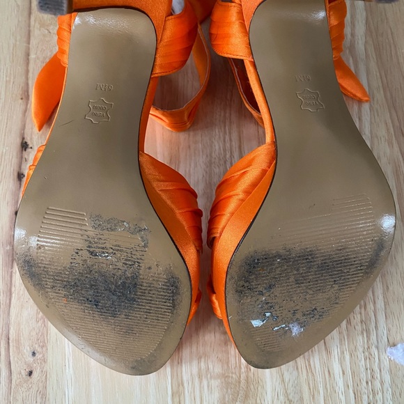 💚Host Pick💚 Michael Shannon satin 4” heels with bow at back - Picture 7 of 7